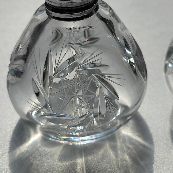 Vintage crystal Pinwheel salt and pepper shakers 🧂| made in western Germany - Picture 2 of 16